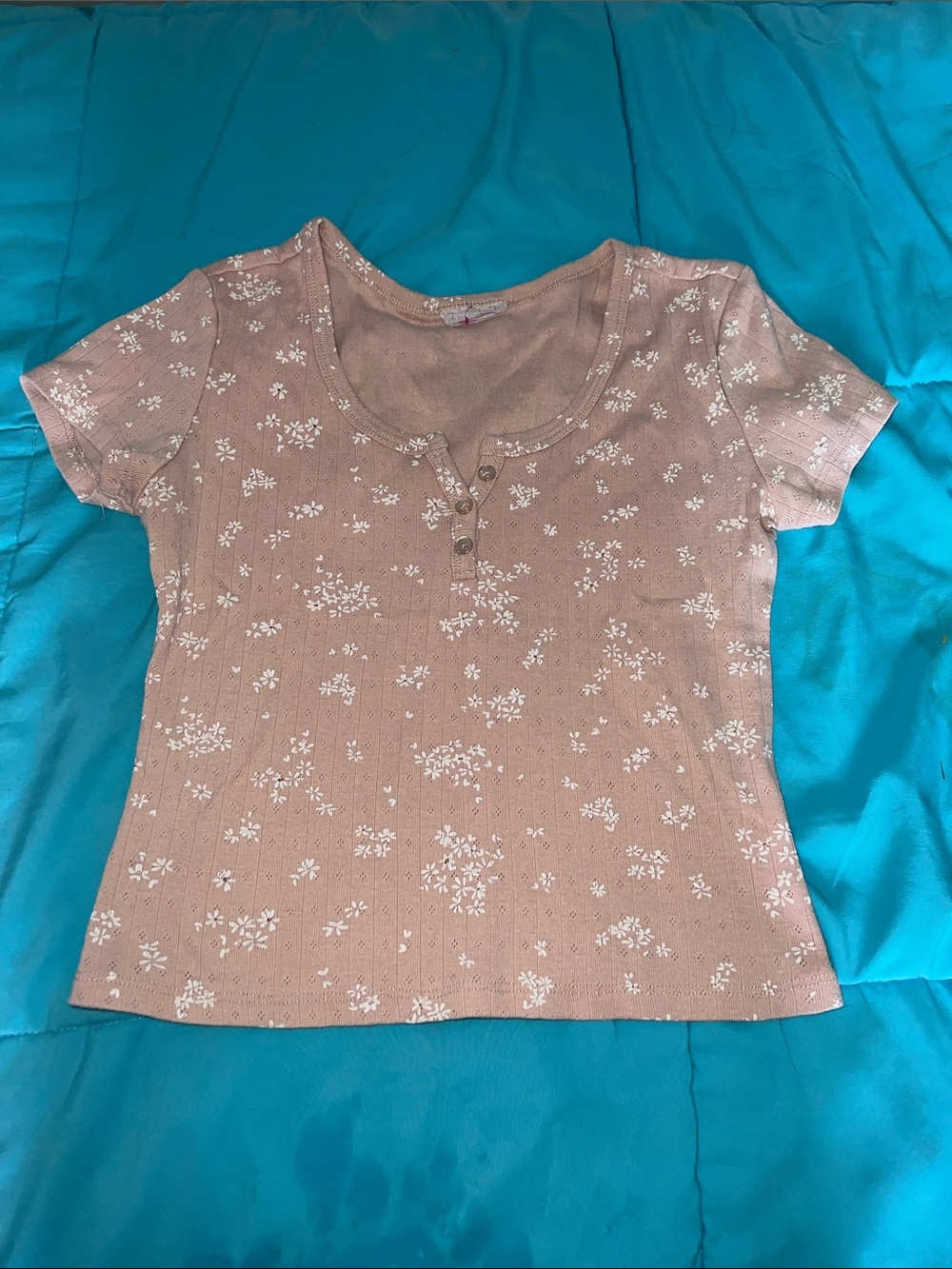 Women’s Short Sleeve Scoop Neck Henley Top - Dusty Rose Floral